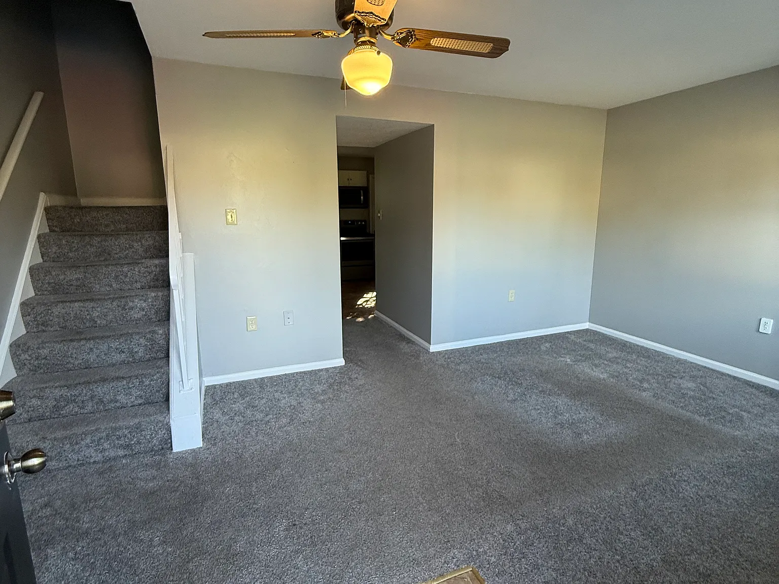 3 bed, 1100 sqft, $1,600 — Photo 1
