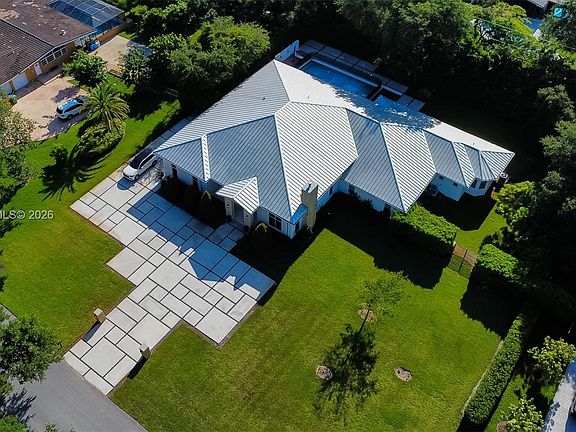 5th image of 9805 SW 90th Ave