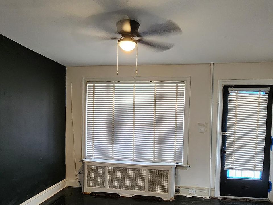 2nd image of 6240 Addison St