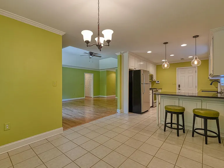 210 Rivermill Ct — Photo 9