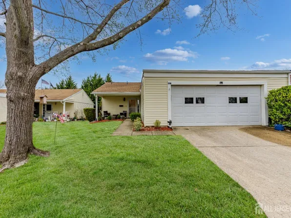 50 Juniper Plz #B, Monroe Township, NJ 08831