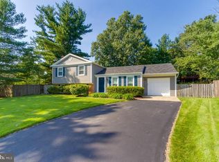 1005 Windcroft Glen Ct, Herndon, VA 20170