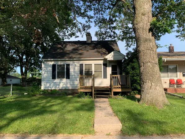 424 14th St, Silvis, IL 61282