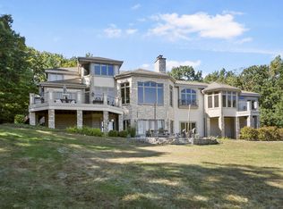 W283N3811 Yorkshire Trce, Pewaukee, WI 53072