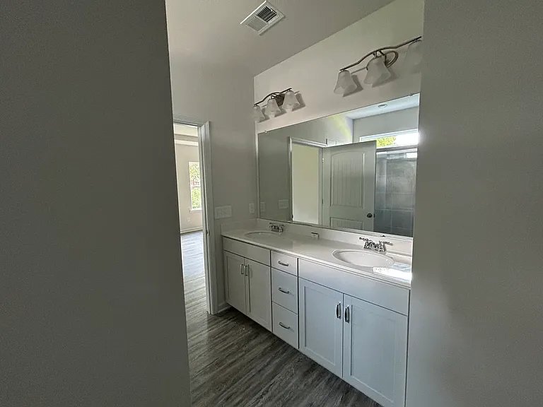 152 Marion Dr — Photo 9