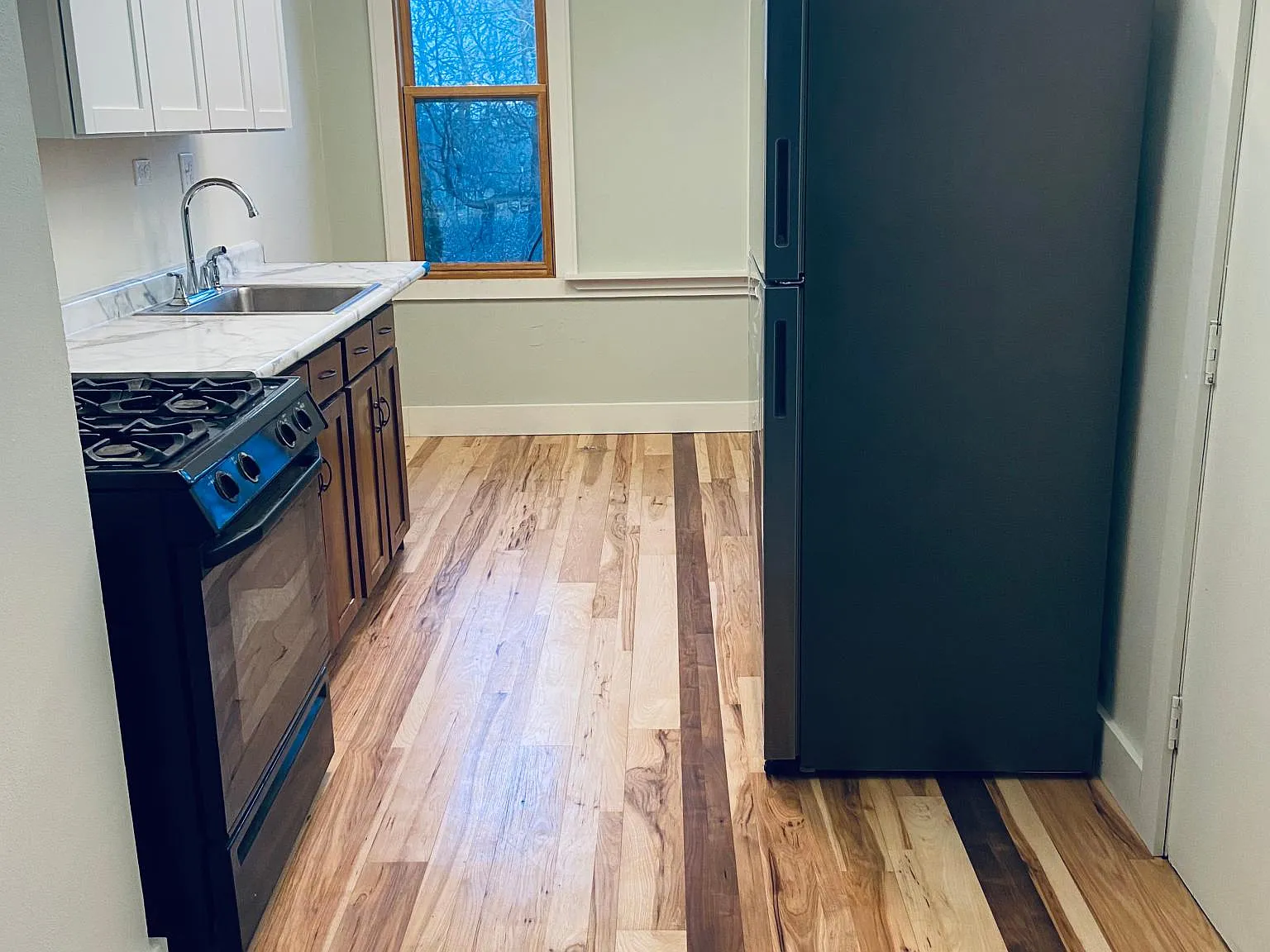 2 bed, 900 sqft, $1,400 — Photo 2