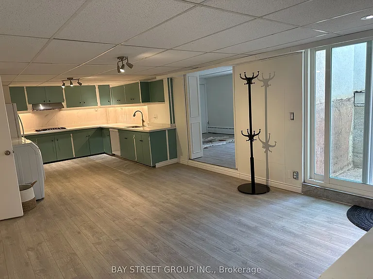 460 Chartwell Rd — Photo 3