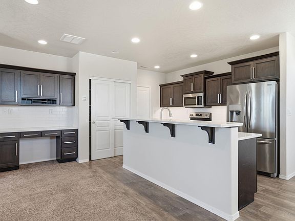 4th image of 294 Wishkah Dr