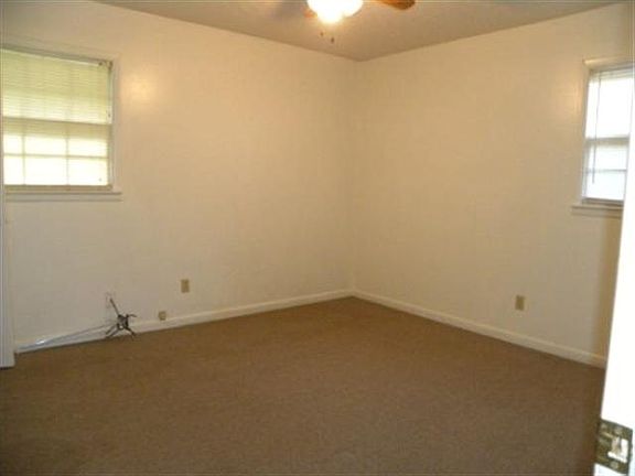 5th image of 174 Karen Ct