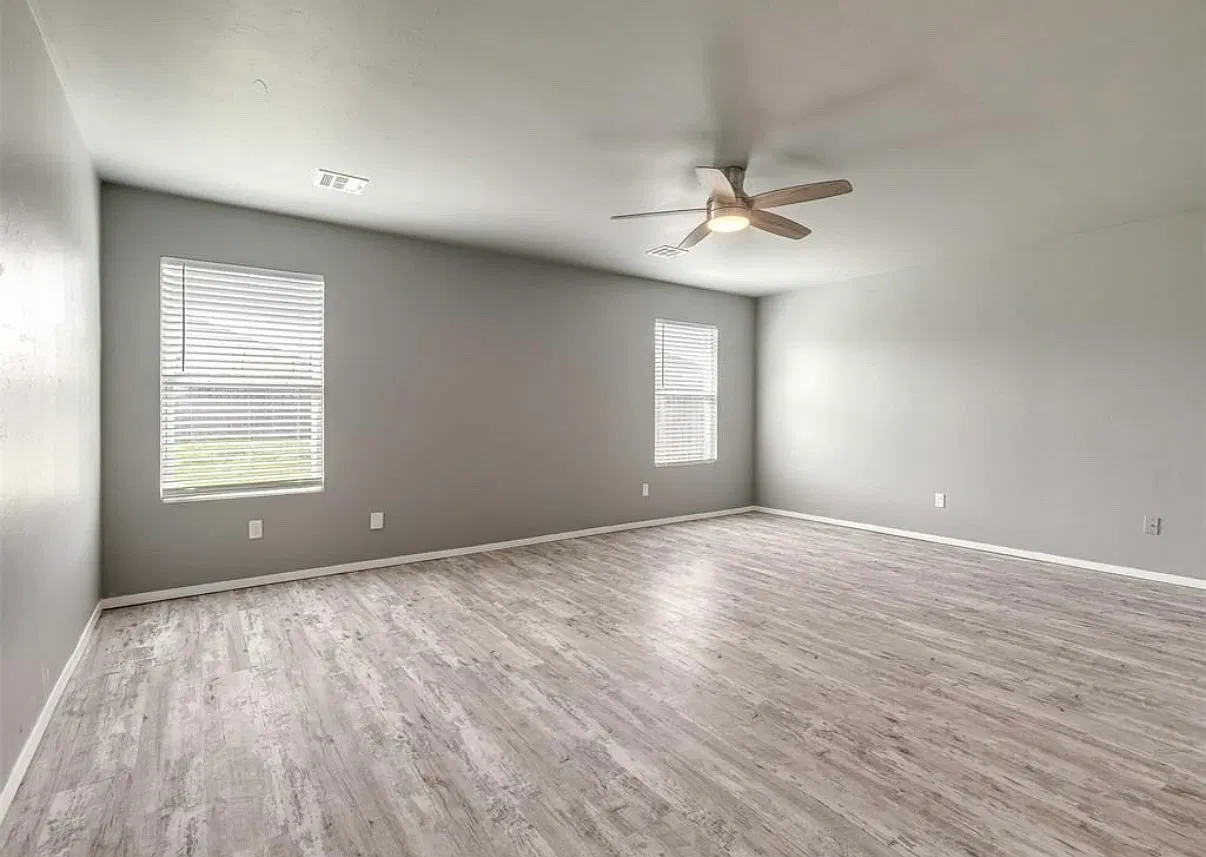 4 bed, 1723 sqft, $2,180 — Photo 3