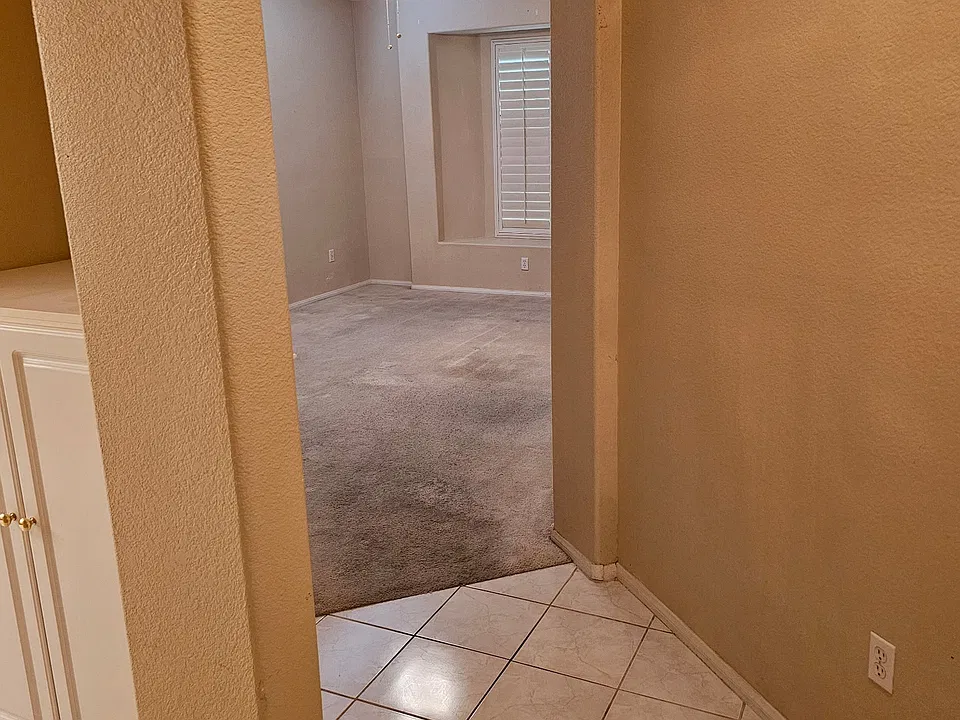 8786 Crystal Port Ave