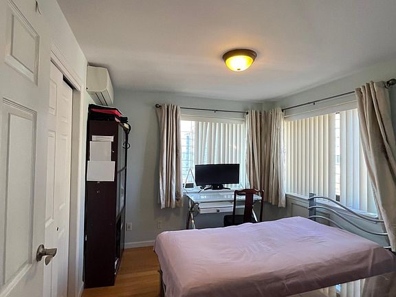 5th image of 3636 Prince St #0