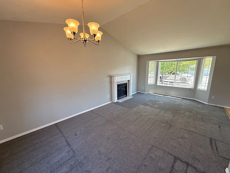 4105 Windy Ave NE — Photo 7