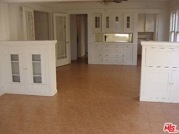 2nd image of 615 E Adams Blvd #617