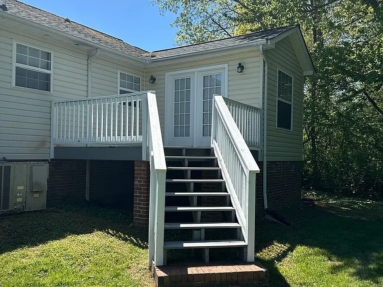 1504 Manora Ct — Photo 9