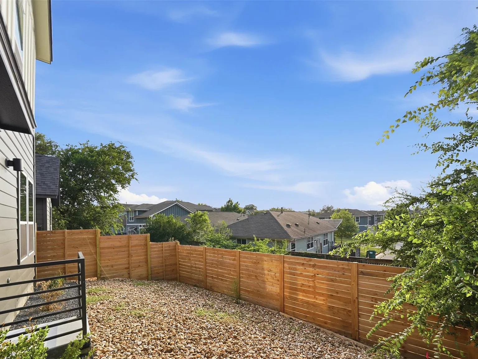 4 bed, 4.0 bath, 1834 sqft, $4,800 — Photo 3