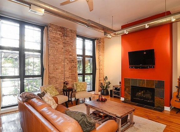 3rd image of 1635 W Belmont Ave APT 321