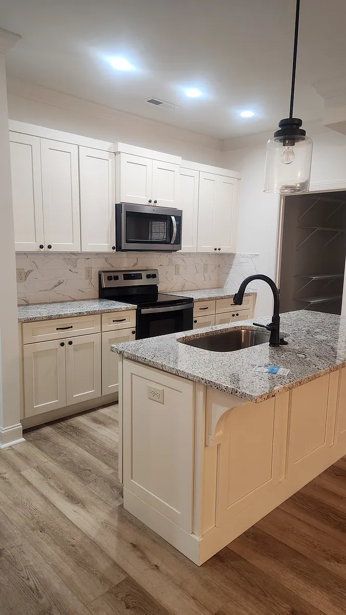 Building Photo - 105 Brownstone Dr