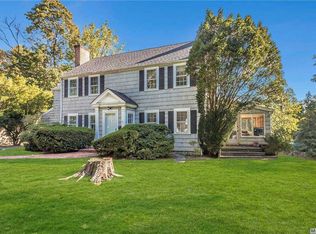 30 Old Mill Rd, Great Neck, NY 11023