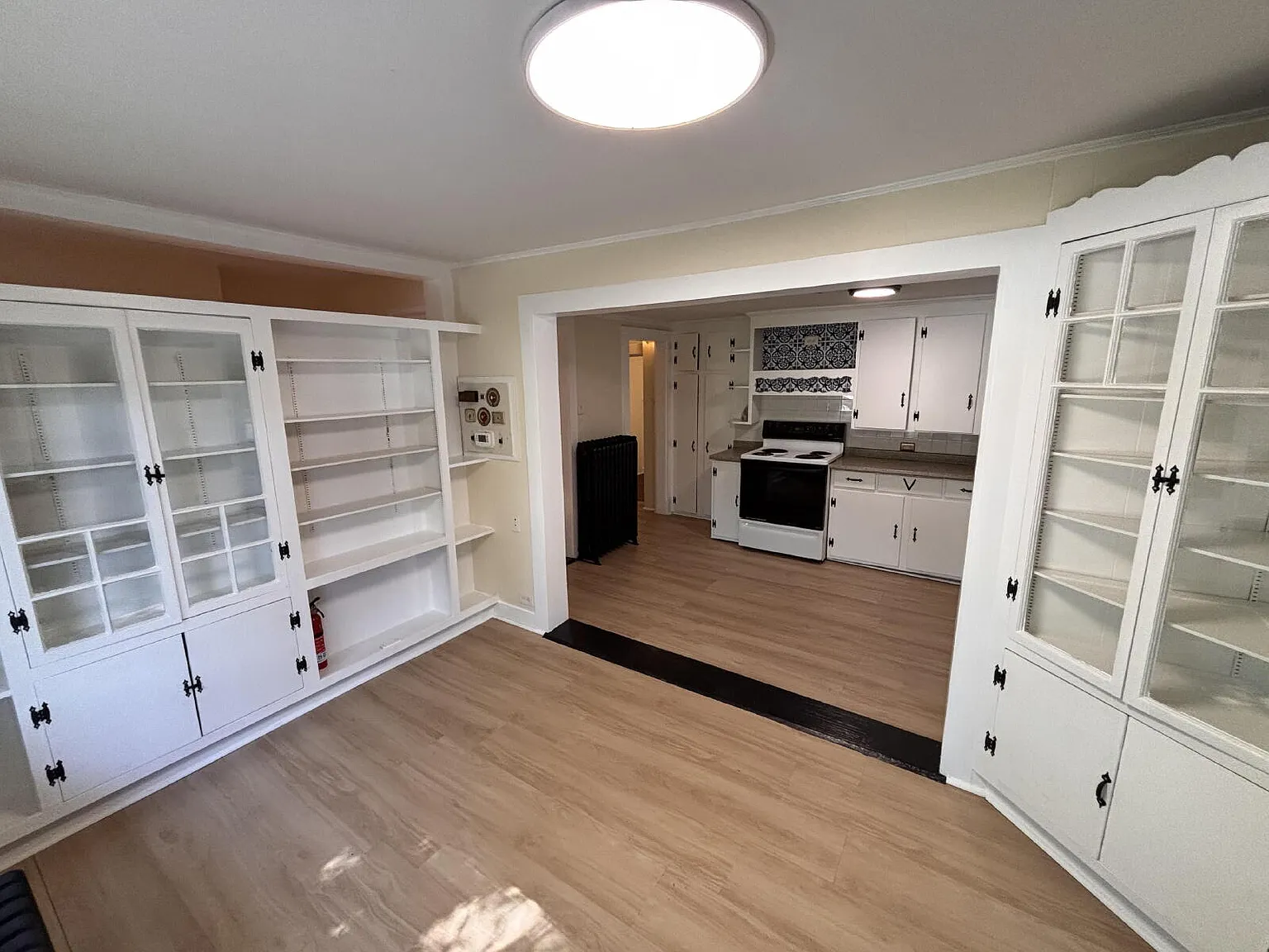 3 bed, 1.0 bath, 850 sqft, $2,150 — Photo 3