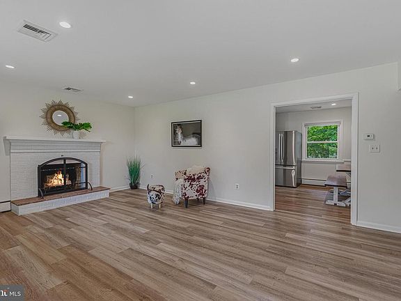 3rd image of 10316 Sunset Dr
