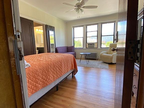2nd image of 4505 N Lincoln Ave APT 3C