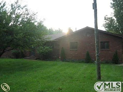 6590 Cribbins Rd photo 1