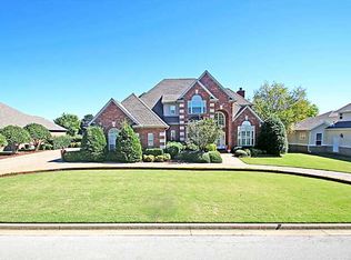 15 S Windsor Dr, Rogers, AR 72758