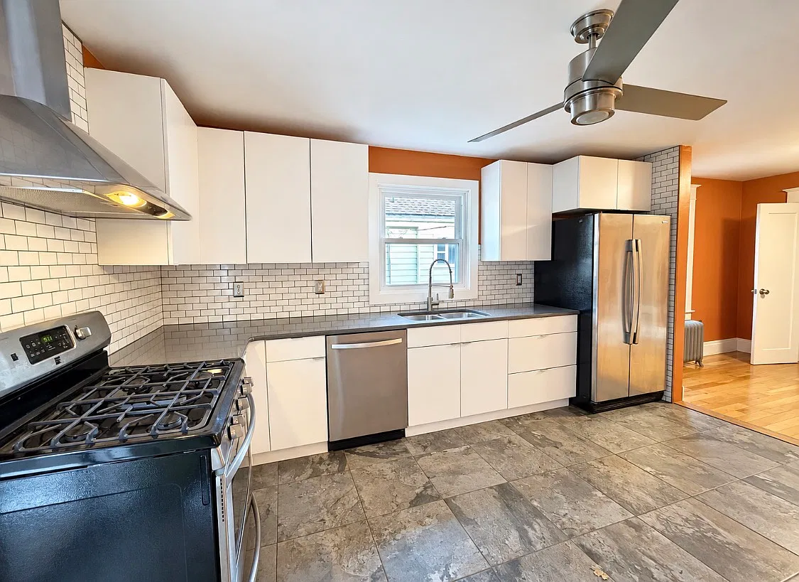 3 bed, 1.5 bath, 1550 sqft, $2,300 — Photo 4