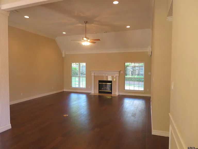 2908 Plymouth Cir — Photo 2