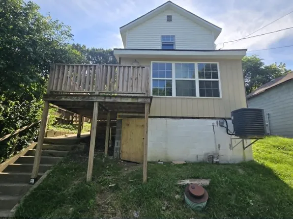 669 Summit Park Ave, Clarksburg, WV 26301