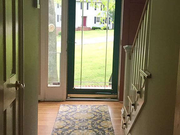 2 story foyer 