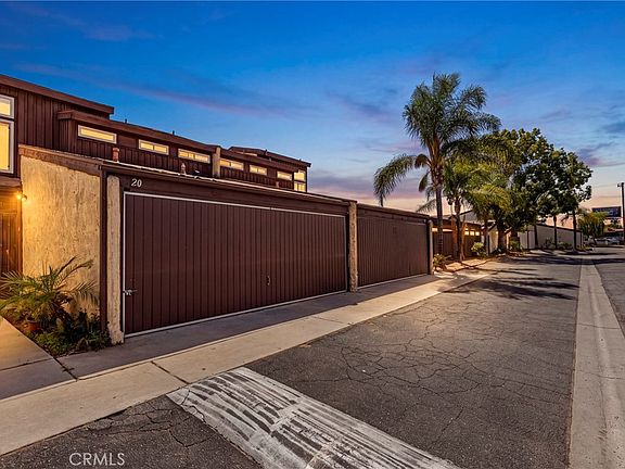 2nd image of 10950 Saticoy St Unit 20