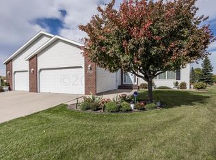 2705 33rd St S, Fargo, ND 58103