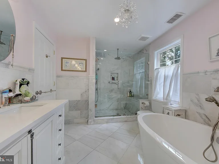 8232 Kerry Ct — Photo 11