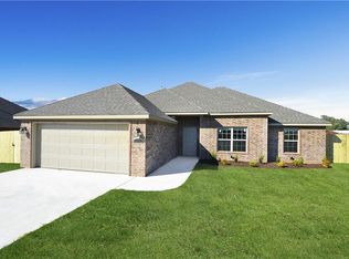 2070 Eagle Dr, Pea Ridge, AR 72751