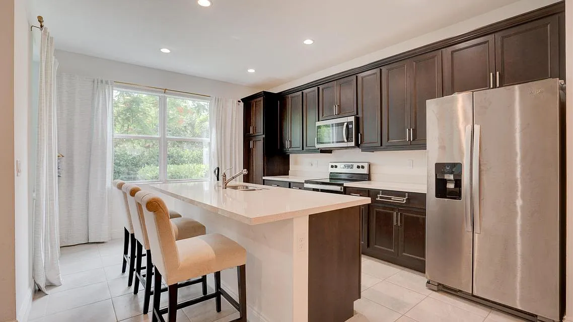 3 bed, 2.5 bath, 1787 sqft, $3,500 — Photo 2