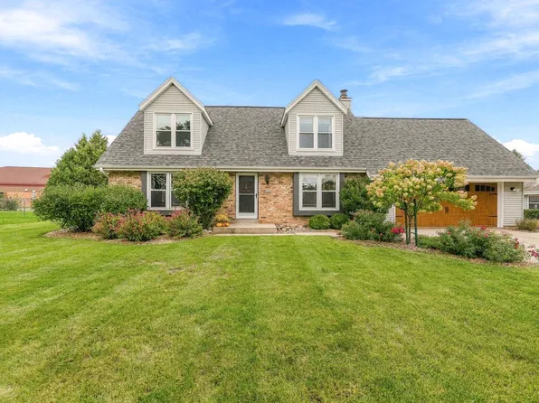 8046 W Imperial DRIVE, Franklin, WI 53132
