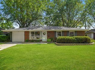 1403 Hampton Ln, Schaumburg, IL 60193