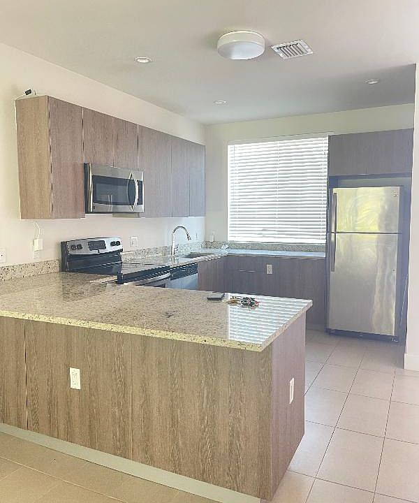 1st image of 12123 NE 5th Ave #2101