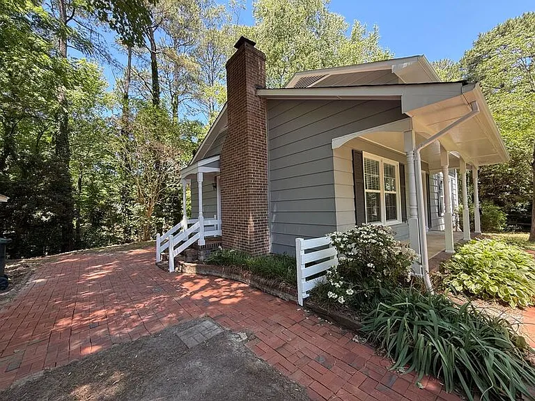 808 Buckle Ct — Photo 2