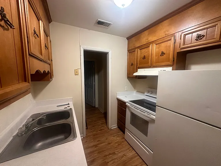 801 Montclair Dr — Photo 10