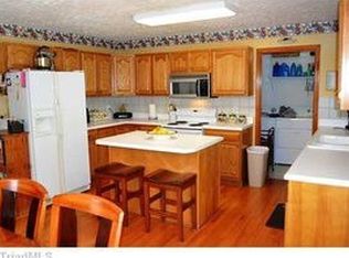 6433 Bowman Rd, Walnut Cove, NC 27052