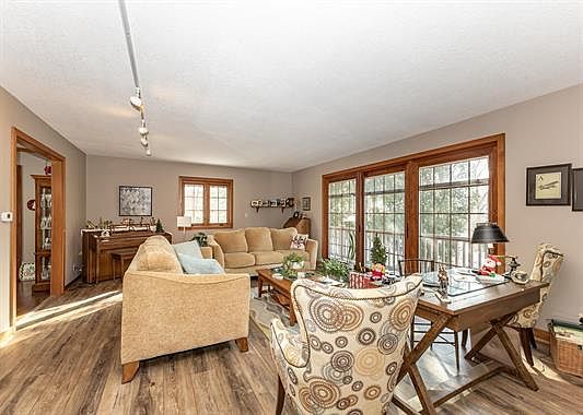 5th image of 3 Heather Ln