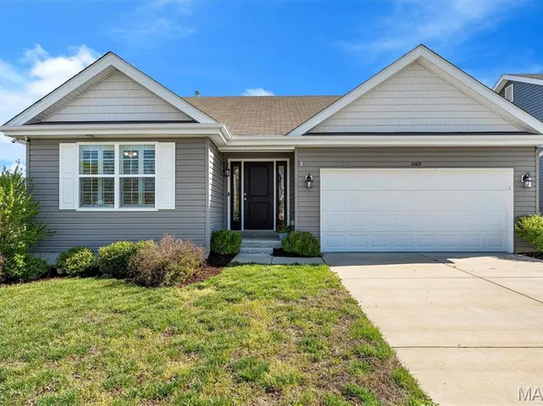 2169 Windswept Farms Dr, Eureka, MO 63025