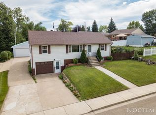 703 14th St NW, Mandan, ND 58554