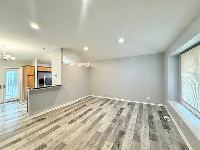826 River Dr — Photo 2