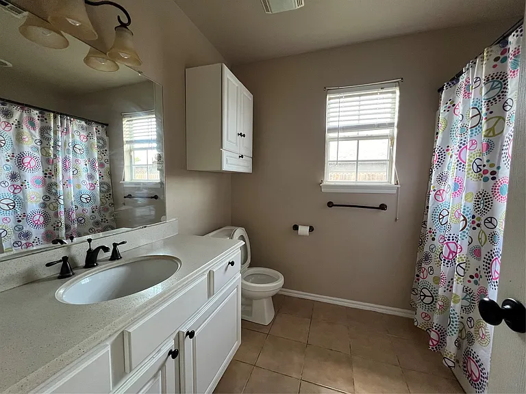 11704 S Gum Ave — Photo 9