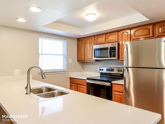 5th image of 15903 Villa Dr