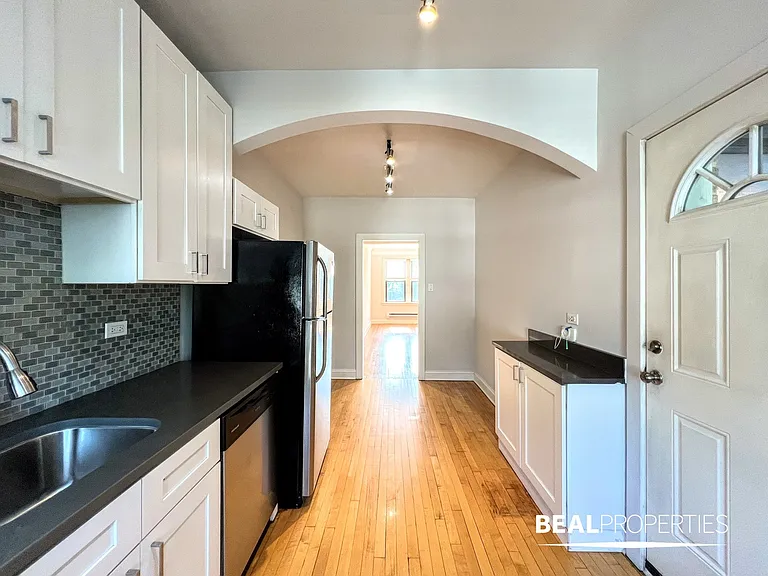 2321 N Rockwell St #D2 — Photo 5